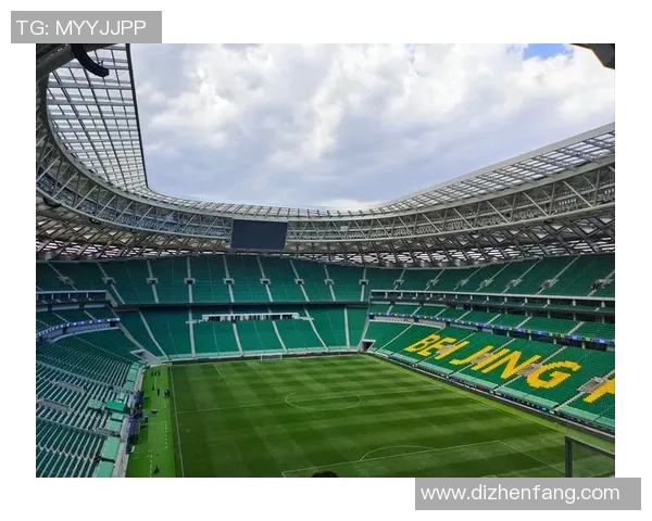 聚焦绿茵巨星背景高清画面展现球场激情与荣耀时刻 聚焦绿茵巨星背景高清画面展现球场激情与荣耀时刻